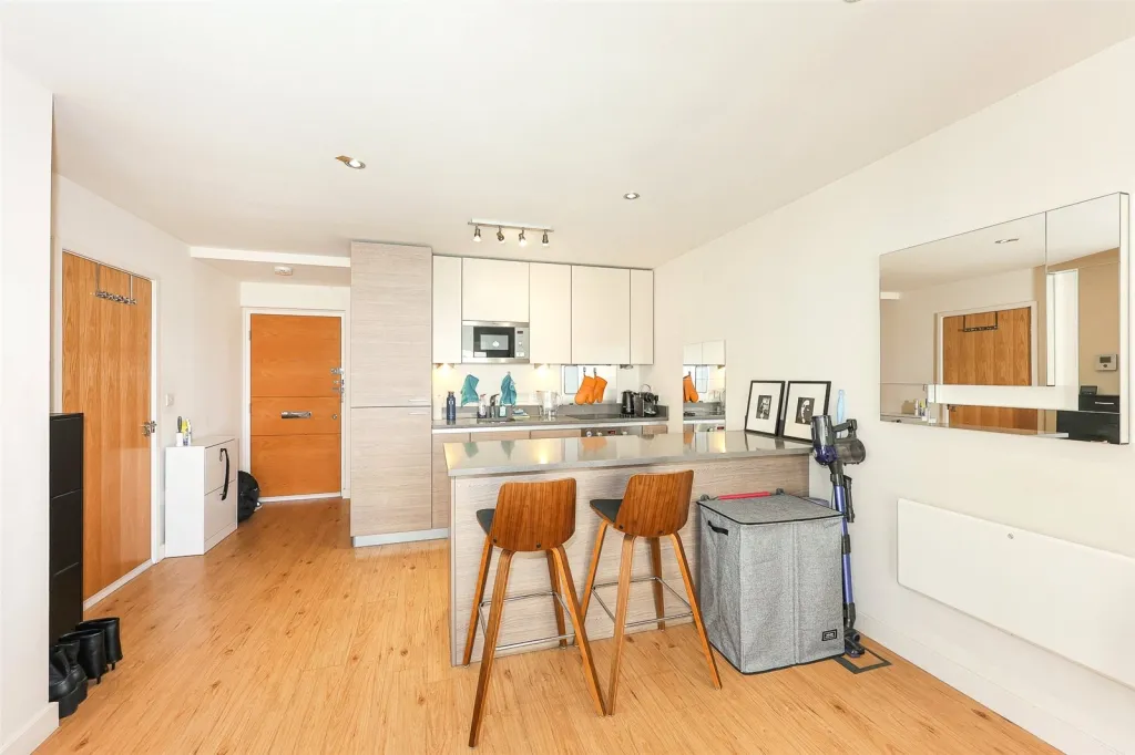 East Drive, Beaufort Park, NW9, photo 4