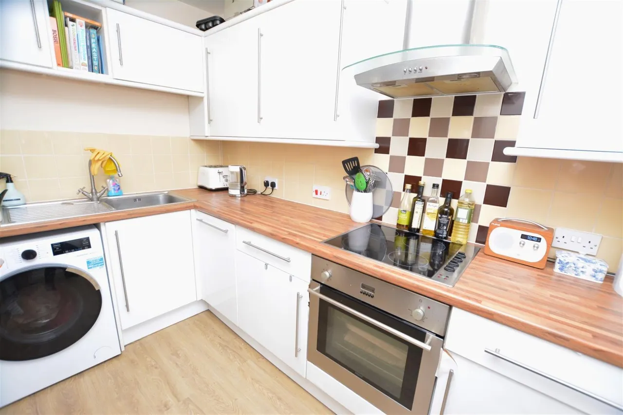 Longfield Drive, London, CR4, photo 4