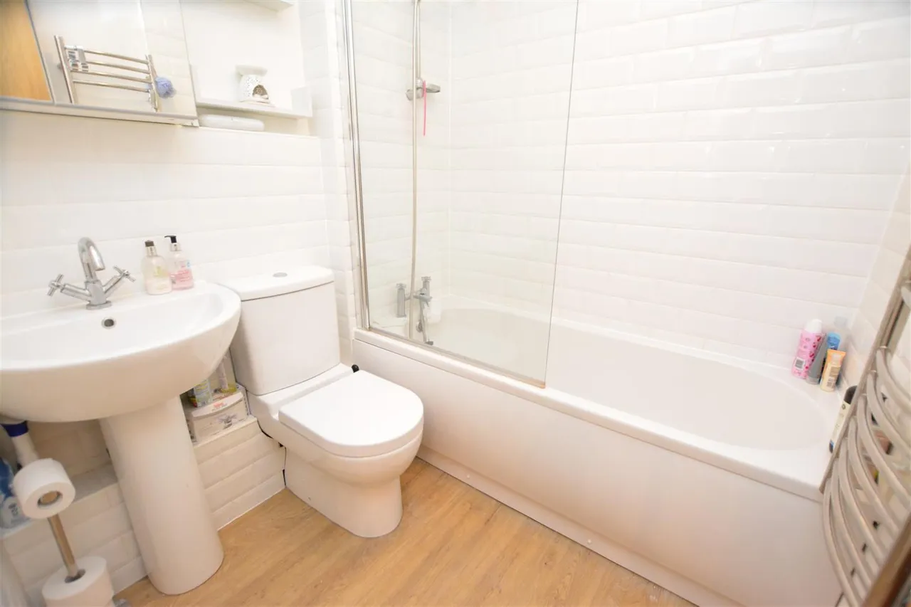 Longfield Drive, London, CR4, photo 6