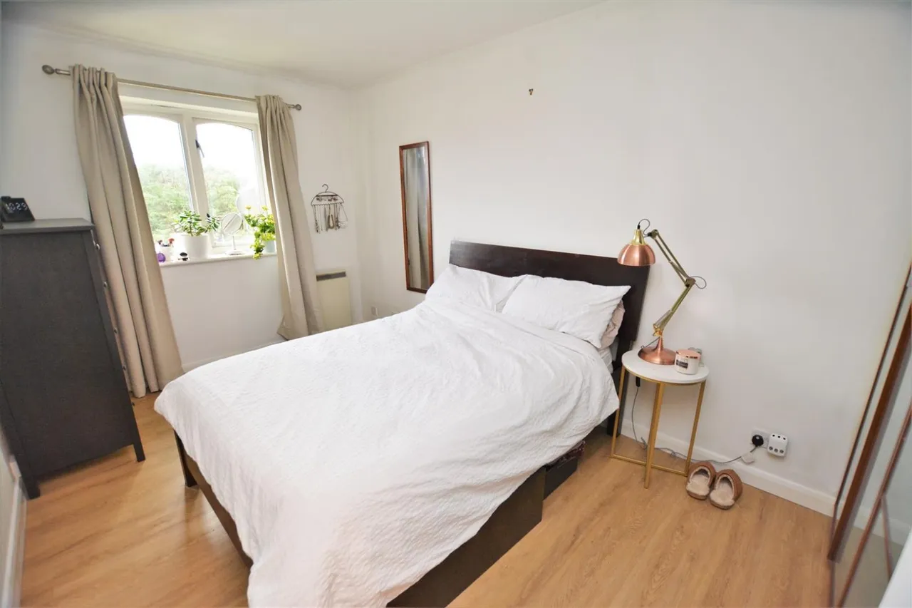 Longfield Drive, London, CR4, photo 3