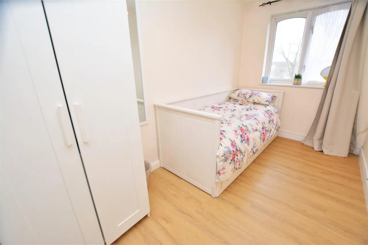 Longfield Drive, London, CR4, photo 5