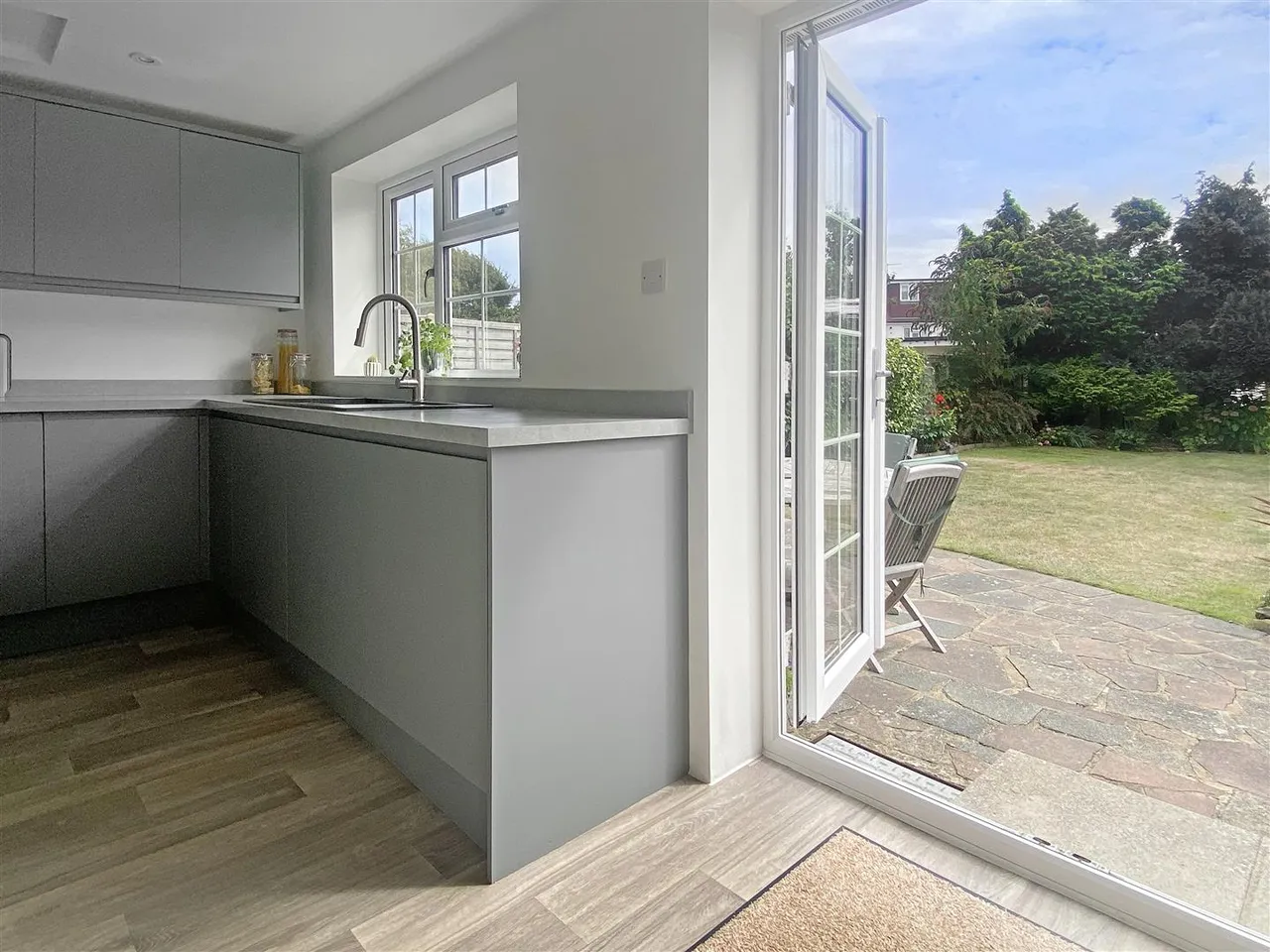 Walders Road, Rustington, photo 4