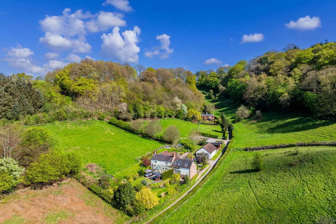 Boothsdale, Willington, Tarporley, Cheshire, CW6 0NH, photo 12