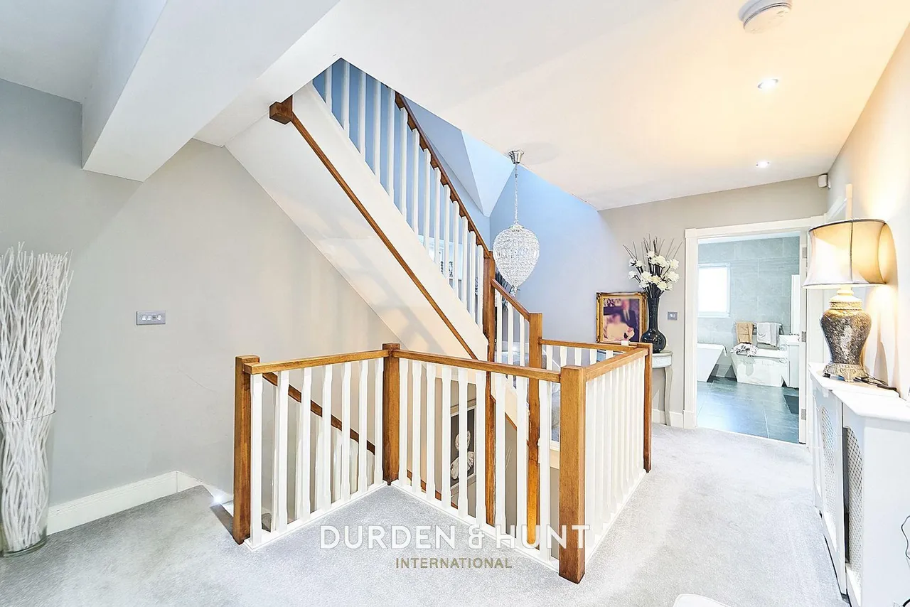 Mount Pleasant Road, Chigwell, IG7, photo 29