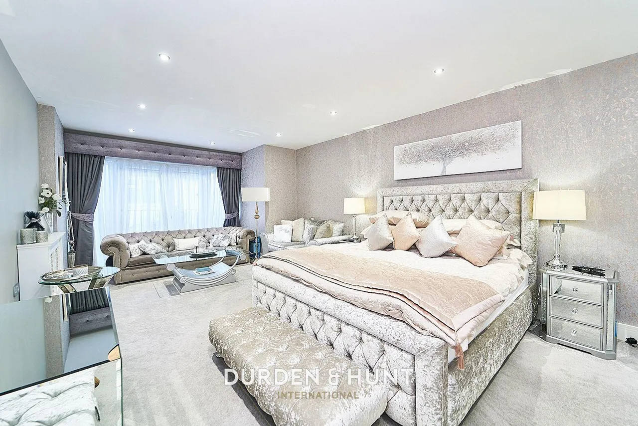 Mount Pleasant Road, Chigwell, IG7, photo 19