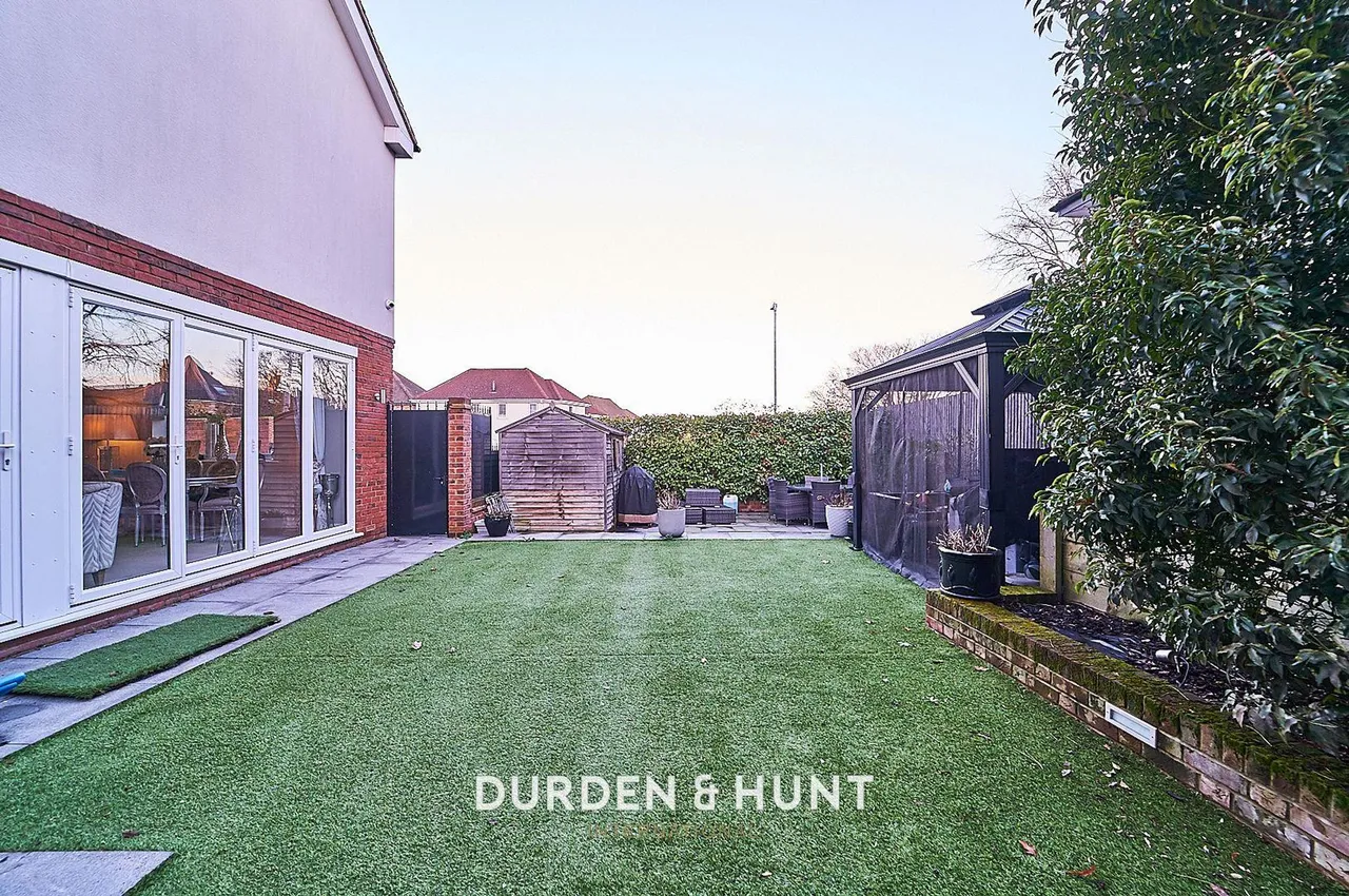 Mount Pleasant Road, Chigwell, IG7, photo 36