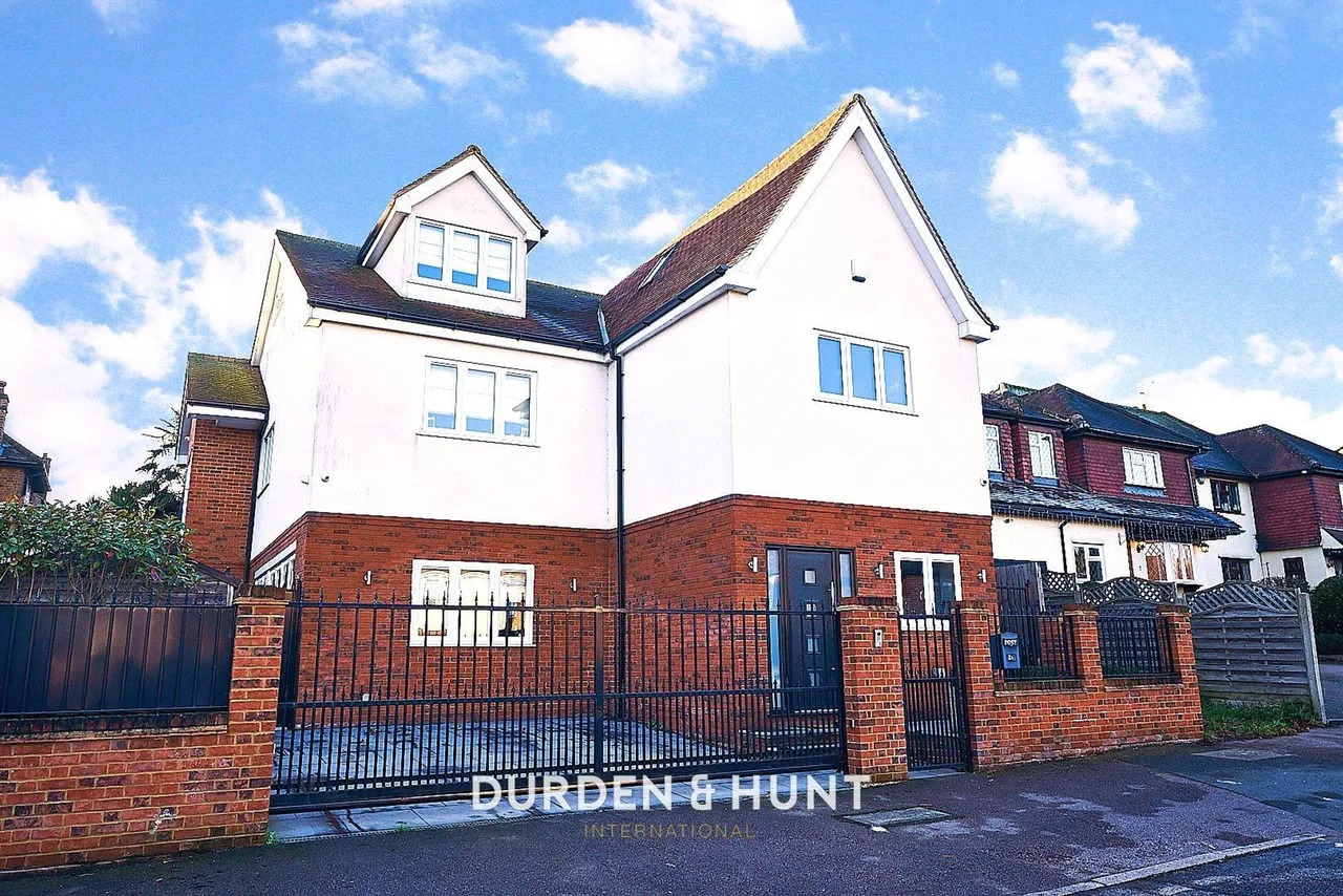 4 bed house for sale, Mount Pleasant Road, Chigwell, IG7