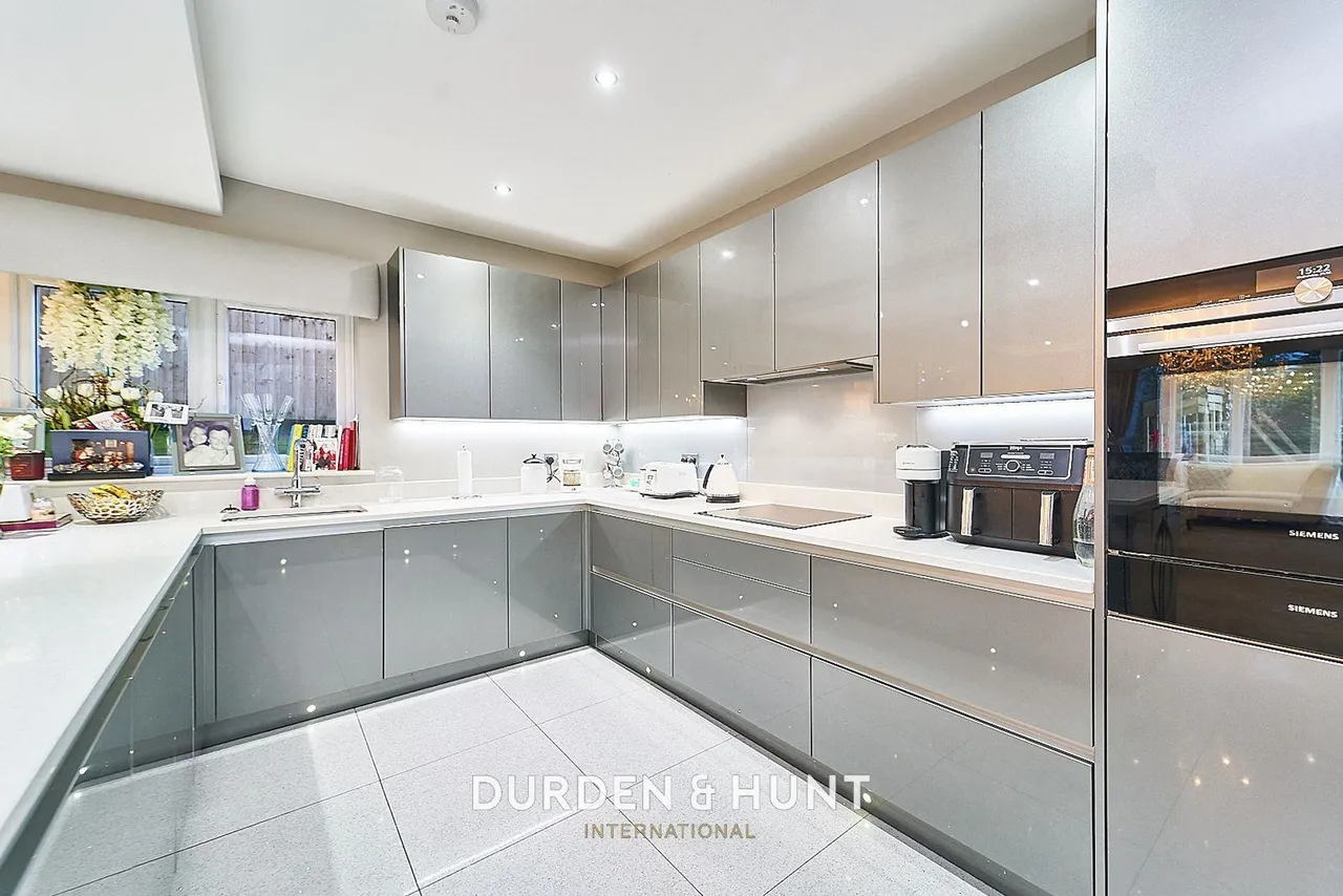 Mount Pleasant Road, Chigwell, IG7, photo 13