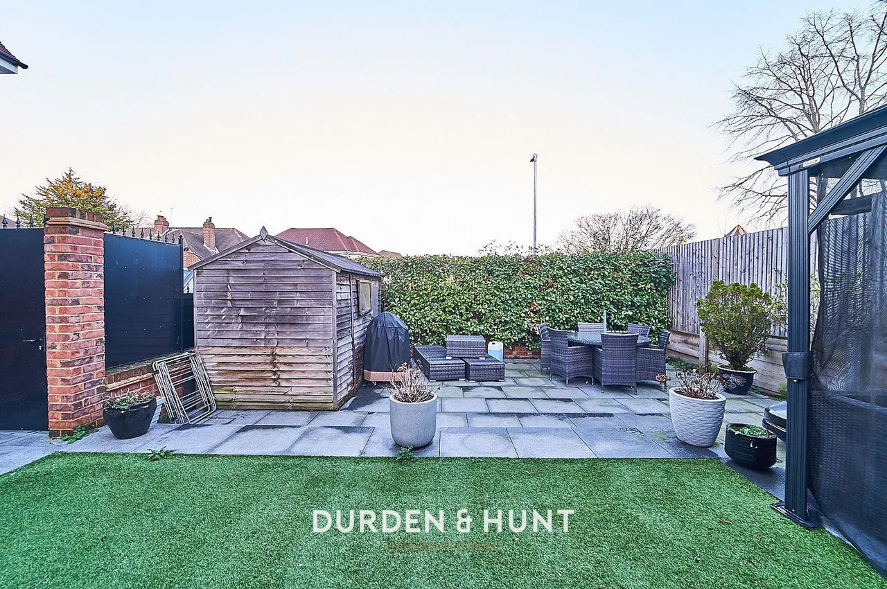 Mount Pleasant Road, Chigwell, IG7, photo 37