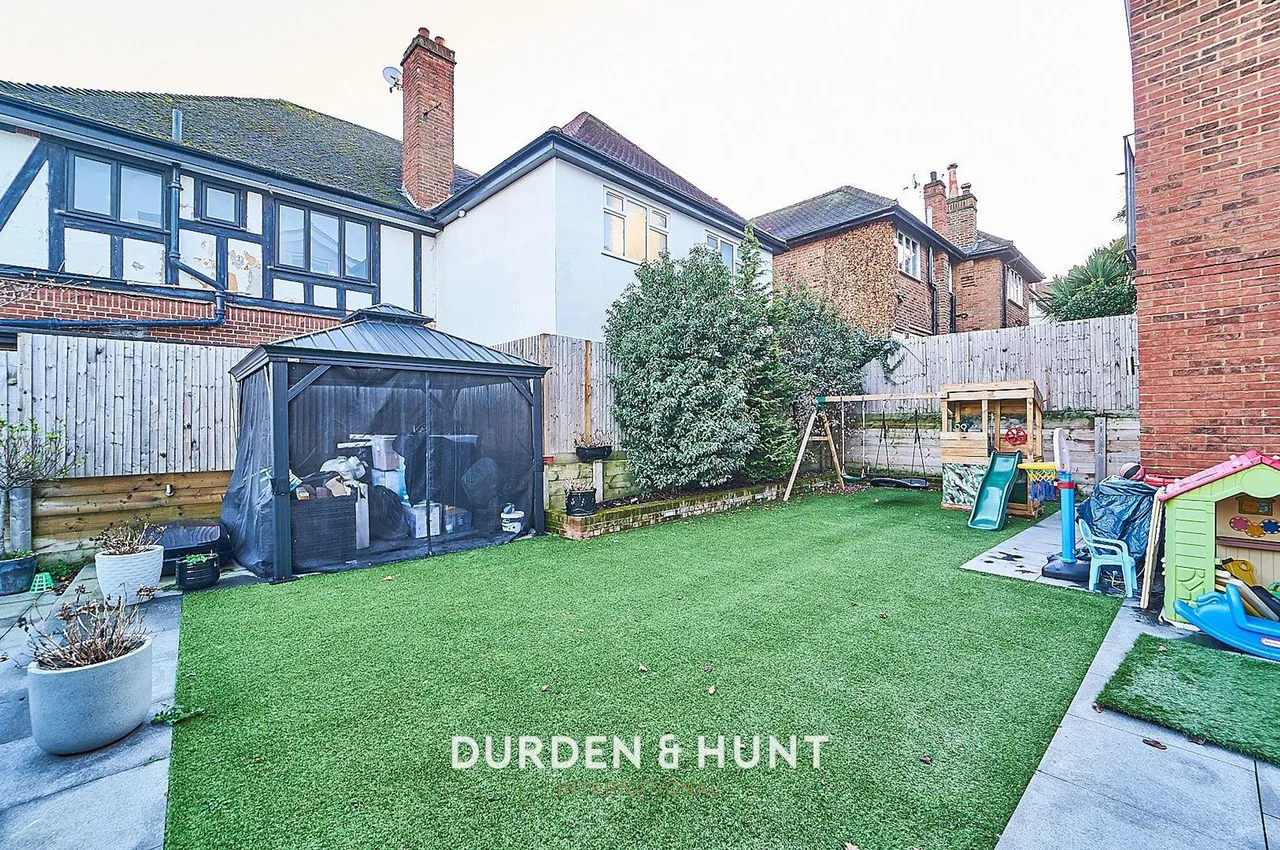Mount Pleasant Road, Chigwell, IG7, photo 35