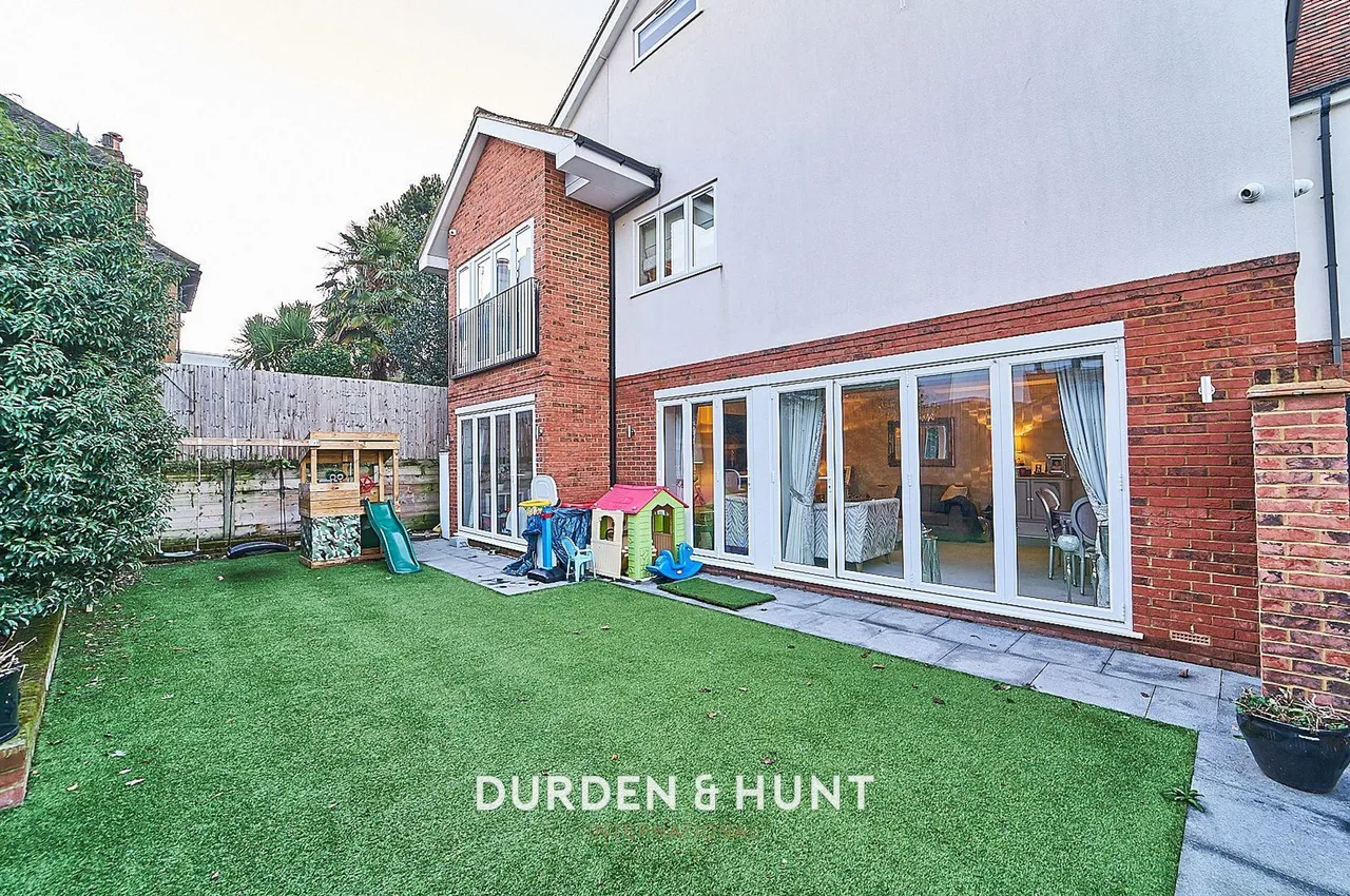 Mount Pleasant Road, Chigwell, IG7, photo 38