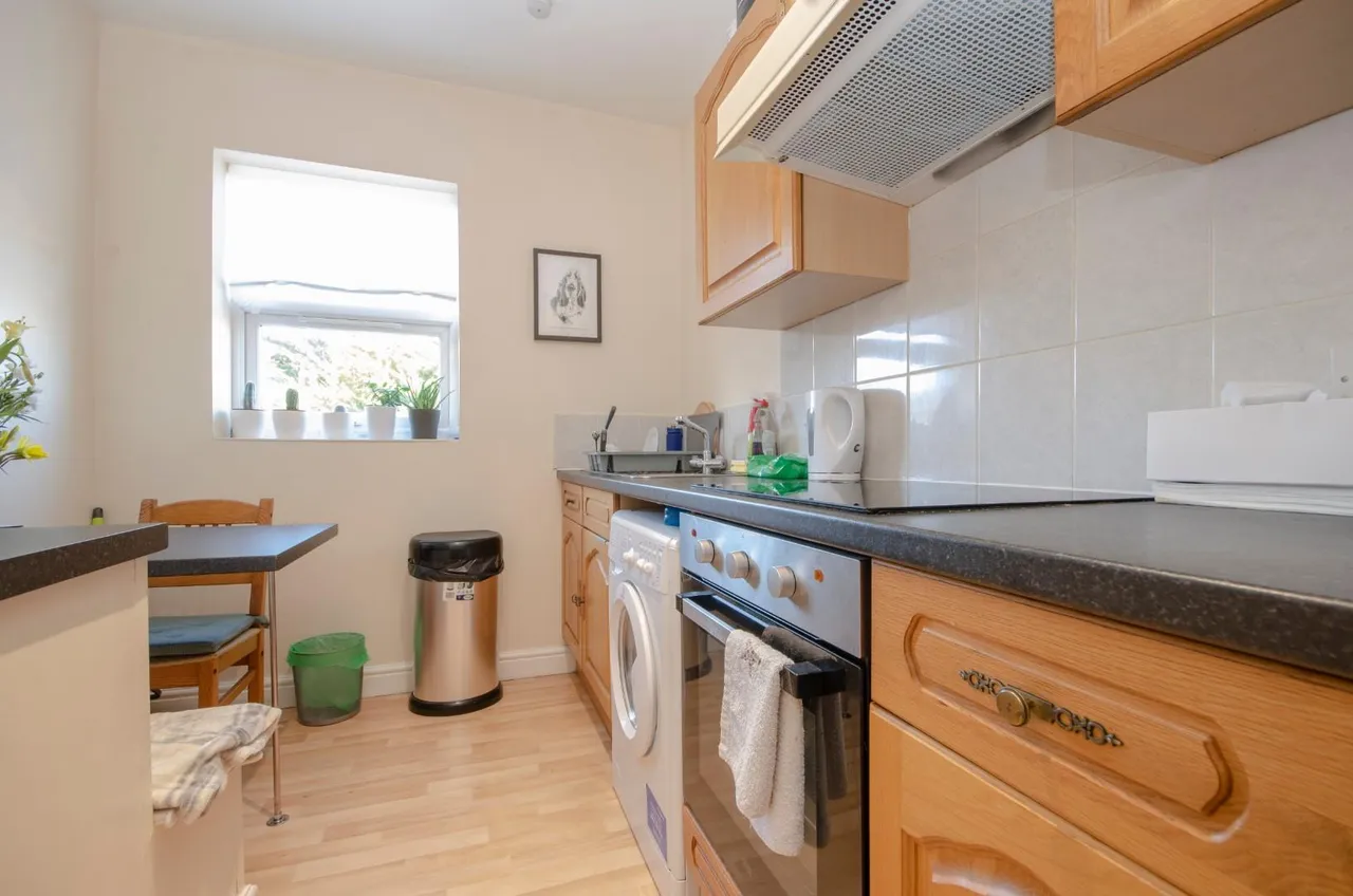 Brookwood Avenue, Eastleigh, Hampshire, SO50 9PE, photo 4