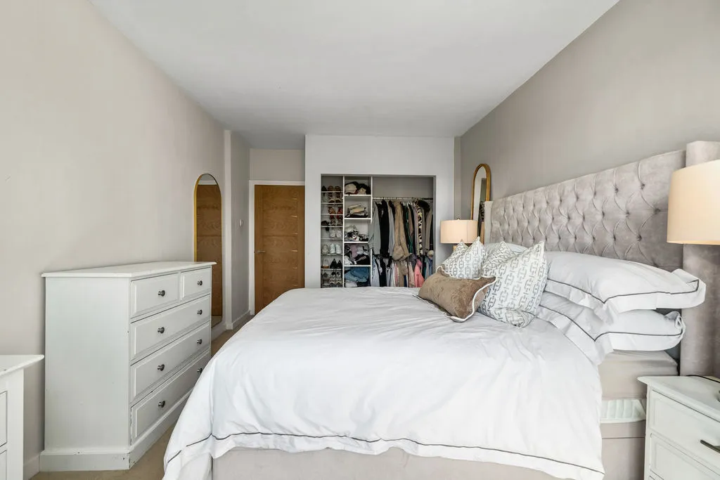 Wellington Close, Walton-On-Thames KT12 1BB, photo 11