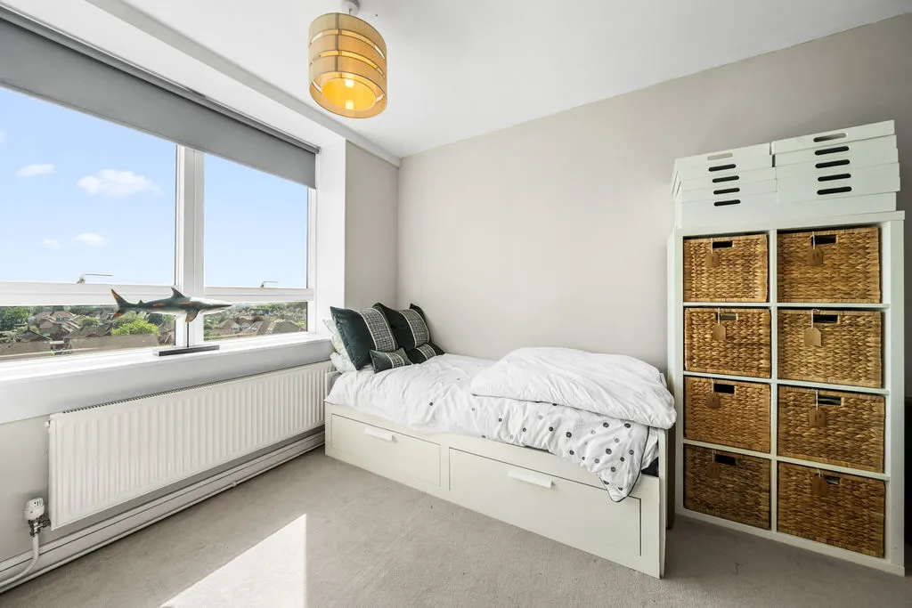 Wellington Close, Walton-On-Thames KT12 1BB, photo 13