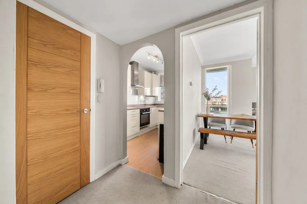 Wellington Close, Walton-On-Thames KT12 1BB, photo 15