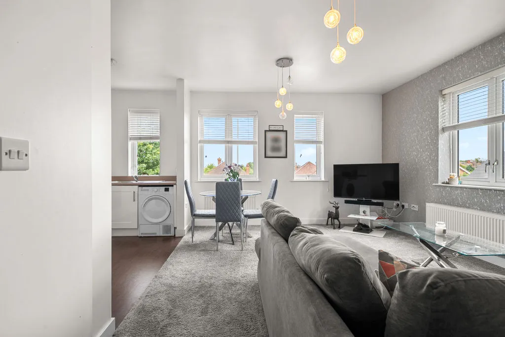 Nettlefold Place, Sunbury-On-Thames TW16 6BD, photo 5