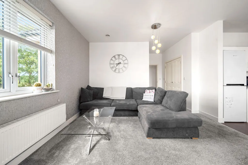 Nettlefold Place, Sunbury-On-Thames TW16 6BD, photo 3