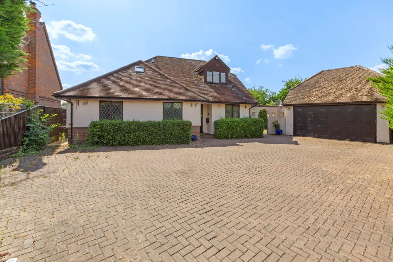 4 bed house for sale, Pennychase Shootacre Lane, Princes Risborough, HP27