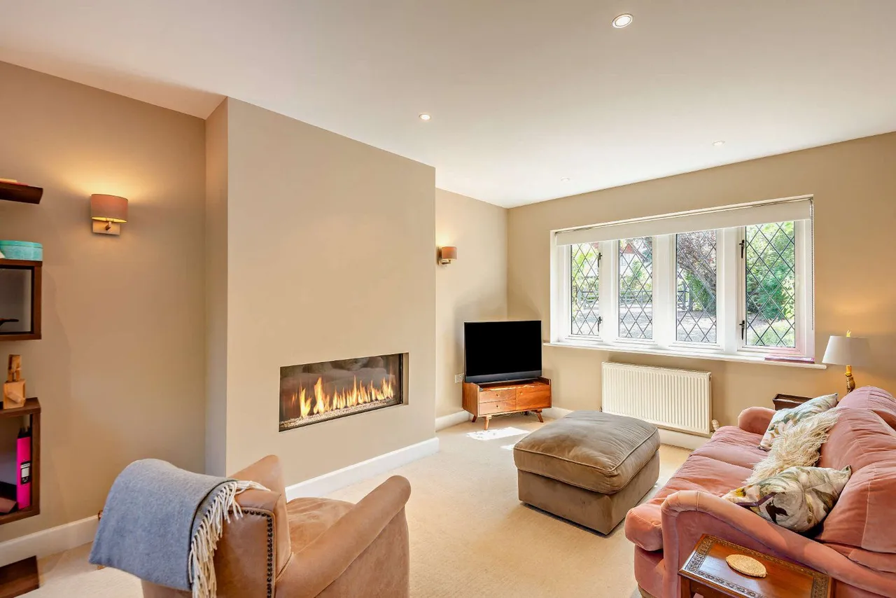 Abbotswood, Guildford, Surrey, GU1 1UT, photo 10