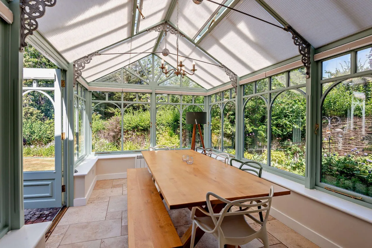Abbotswood, Guildford, Surrey, GU1 1UT, photo 8
