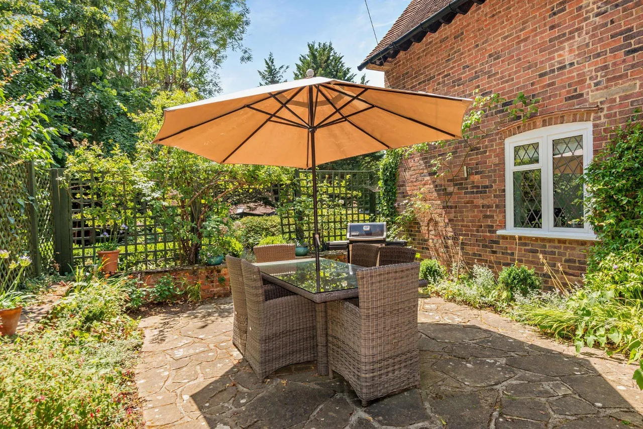 Abbotswood, Guildford, Surrey, GU1 1UT, photo 5