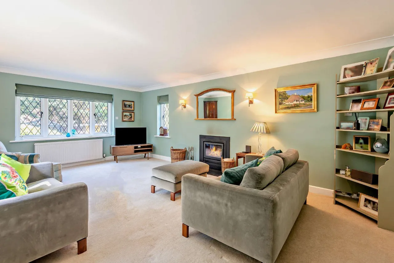 Abbotswood, Guildford, Surrey, GU1 1UT, photo 3