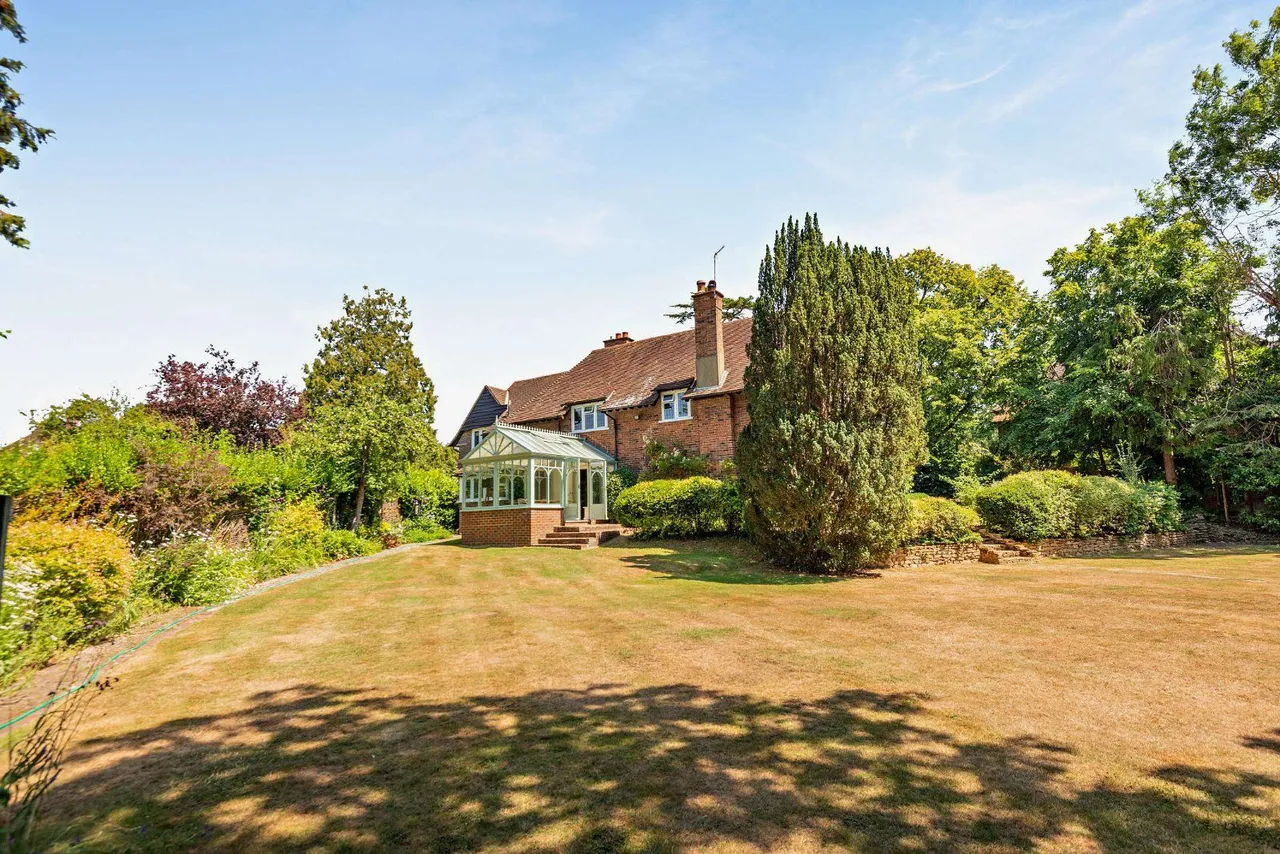 Abbotswood, Guildford, Surrey, GU1 1UT, photo 4