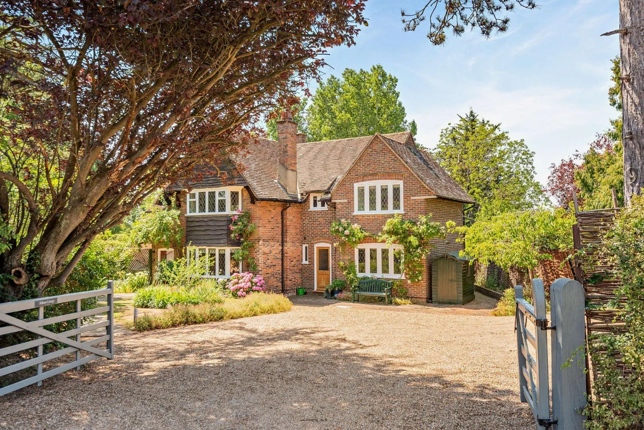 5 bed house for sale — Abbotswood, Guildford, Surrey, GU1 1UT