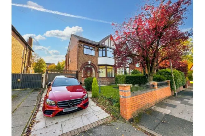5 bed house for sale — Scholes Lane, Manchester