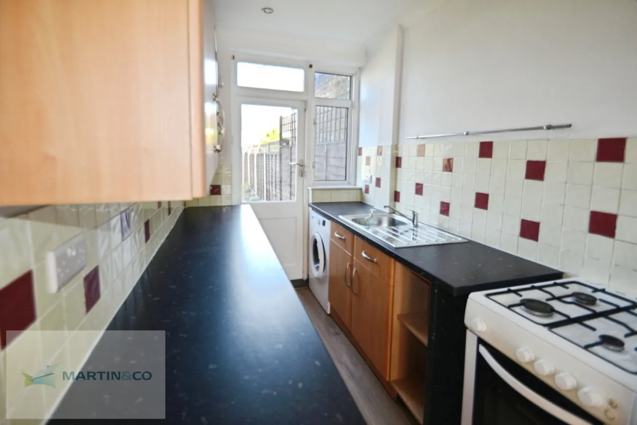 Hersham Road, KT12, photo 5