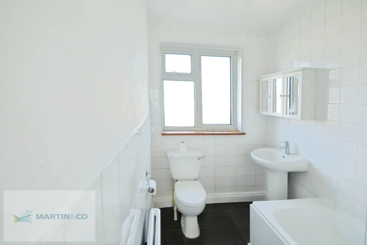Hersham Road, KT12, photo 7