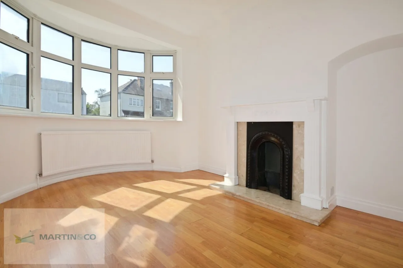 Hersham Road, KT12, photo 2