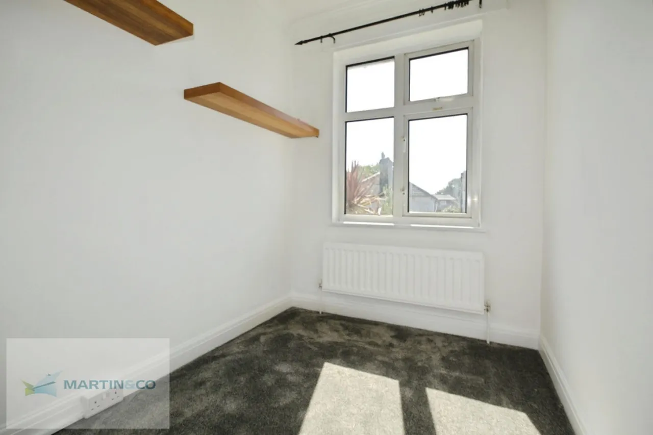 Hersham Road, KT12, photo 9
