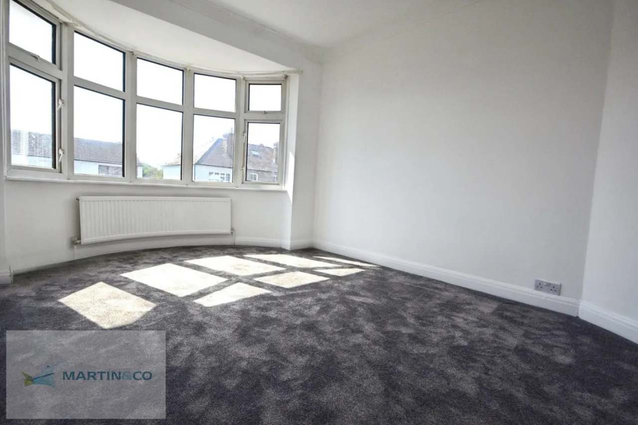 Hersham Road, KT12, photo 6