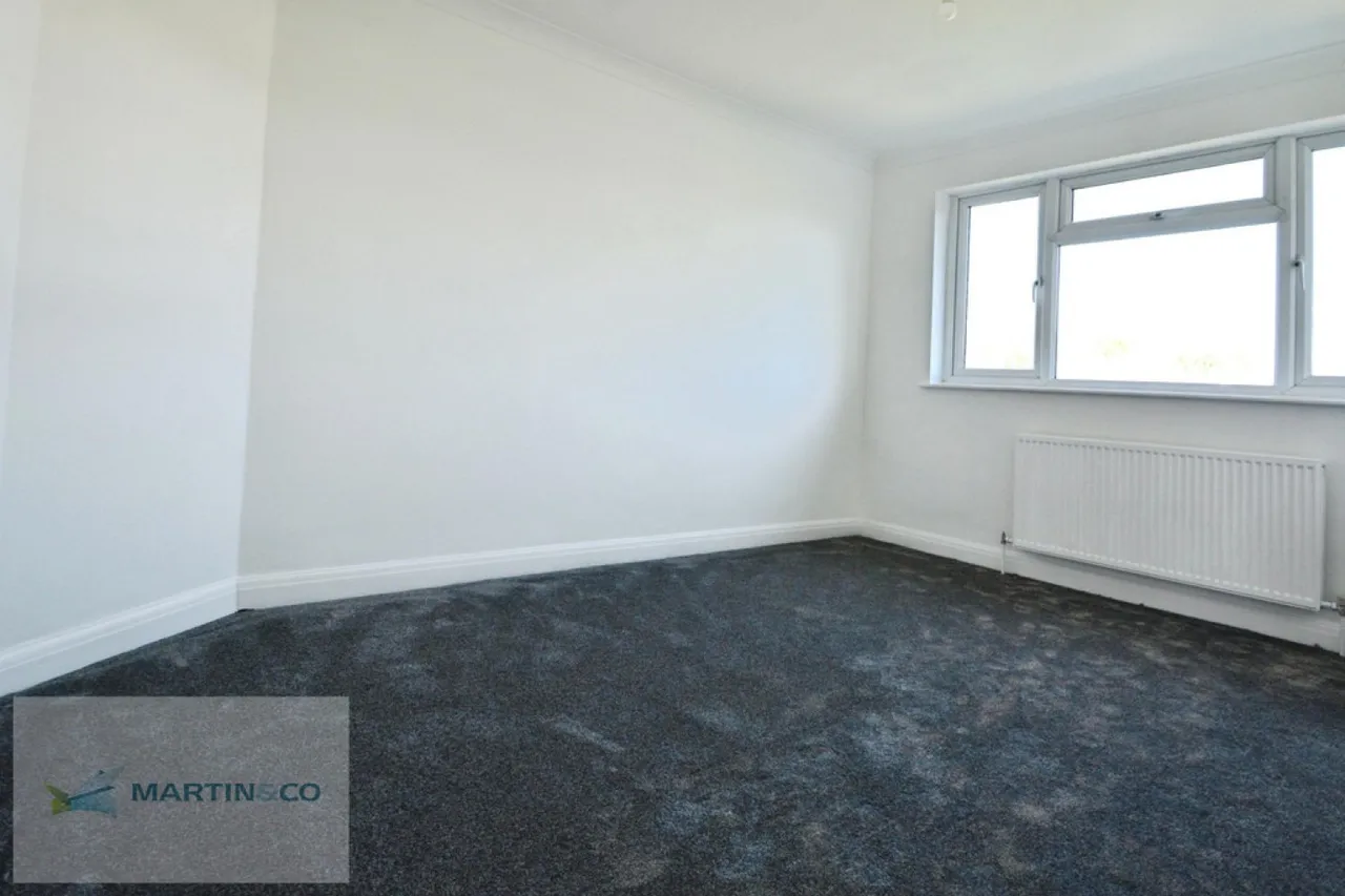 Hersham Road, KT12, photo 8