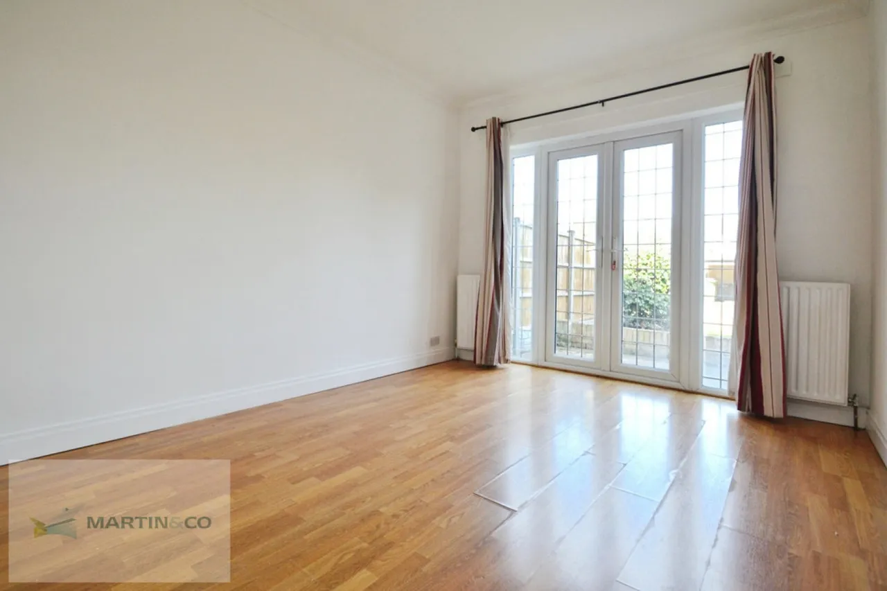 Hersham Road, KT12, photo 4