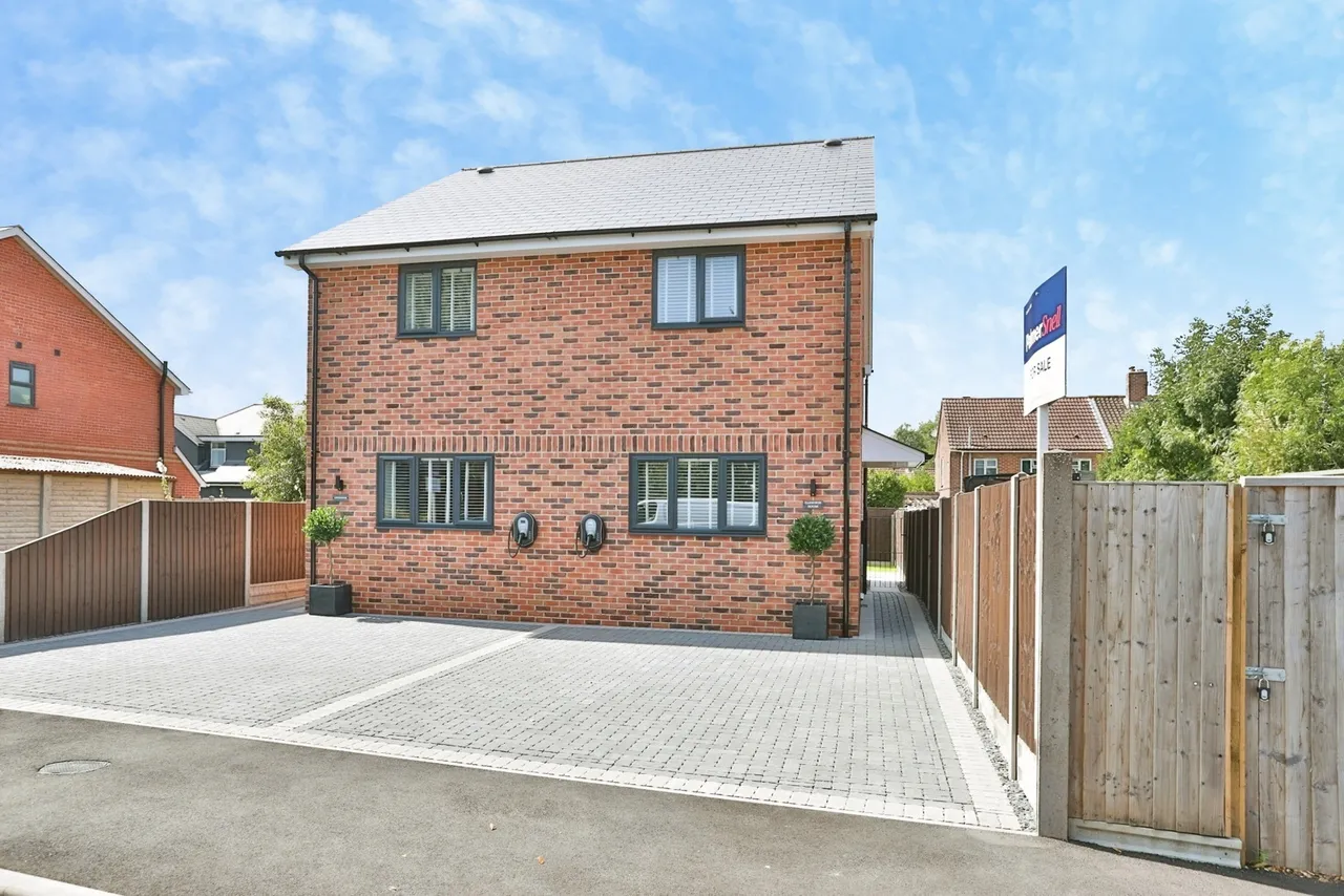2 bed house for sale, Brook Road, Wimborne, BH21