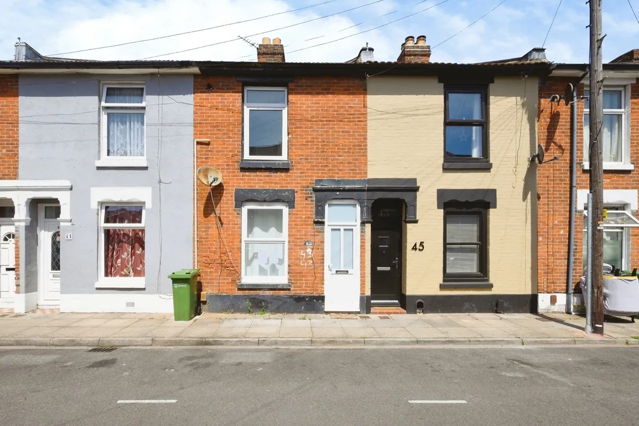 2 bed house for sale, Manchester Road, Portsmouth, PO1