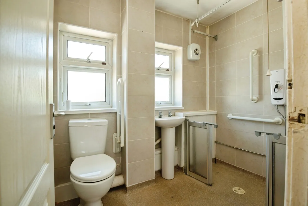 Heol Y Gaer, Cardiff, CF5, photo 19