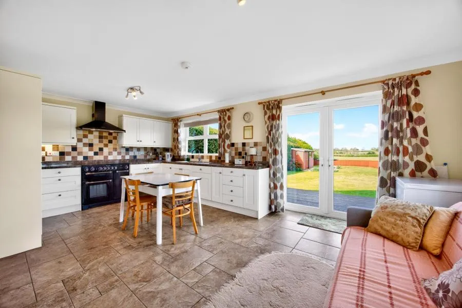 Station Road, Ningwood, PO41, photo 4