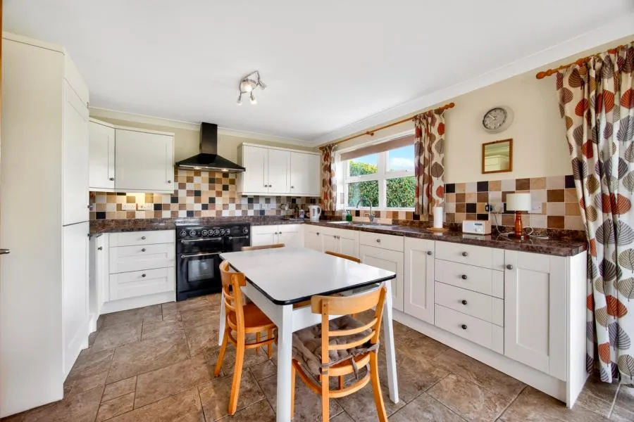 Station Road, Ningwood, PO41, photo 5