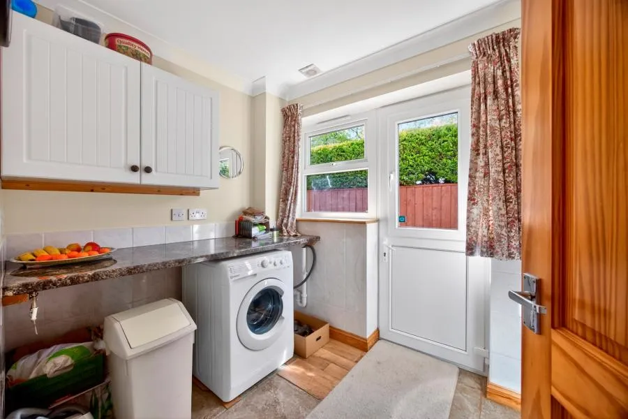 Station Road, Ningwood, PO41, photo 10