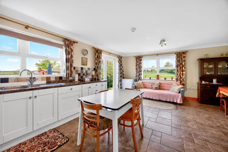 Station Road, Ningwood, PO41, photo 9
