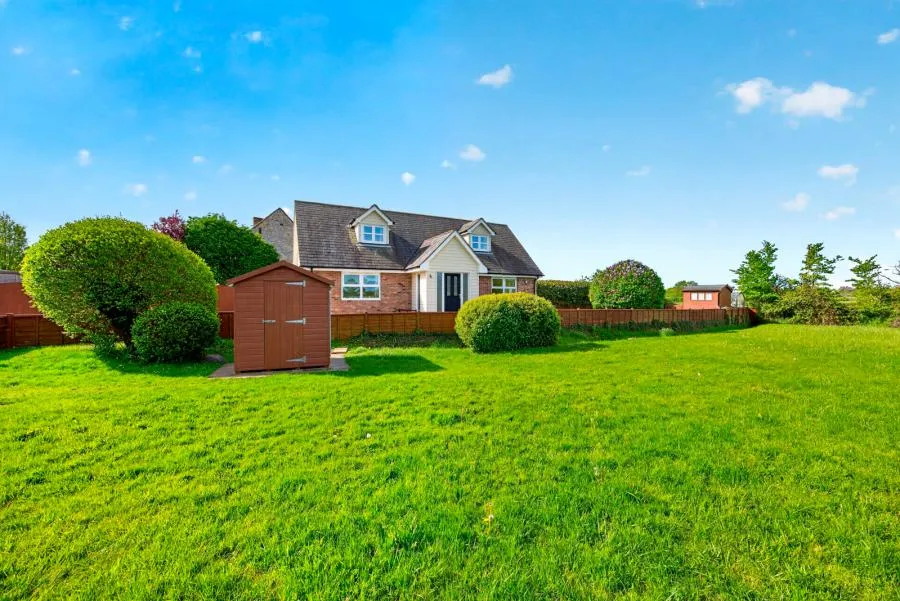 3 bed house for sale, Station Road, Ningwood, PO41