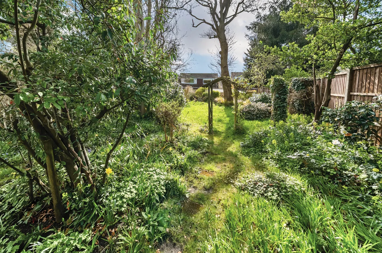 Ambleside Road, Lightwater, Surrey, GU18 5TA, photo 13