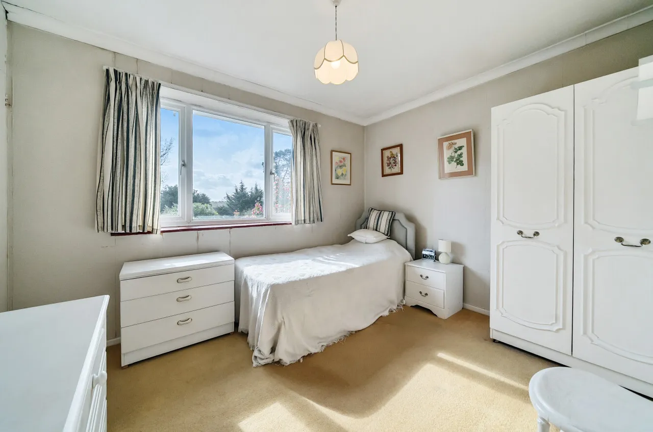 Ambleside Road, Lightwater, Surrey, GU18 5TA, photo 8