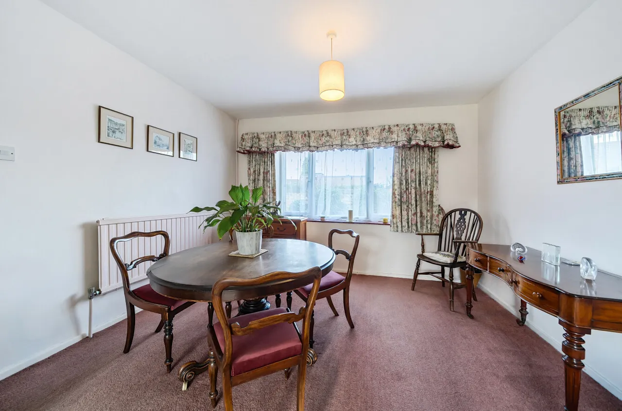 Ambleside Road, Lightwater, Surrey, GU18 5TA, photo 5