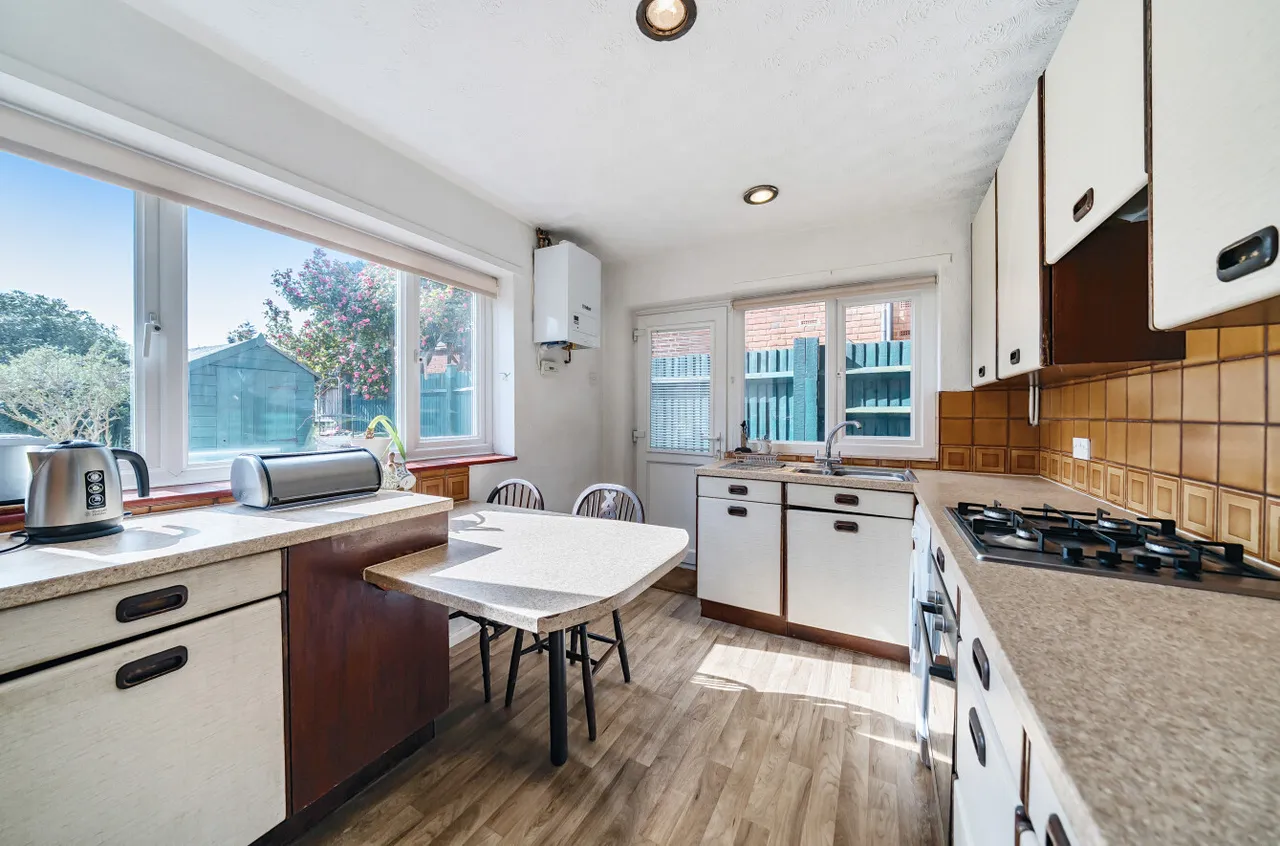 Ambleside Road, Lightwater, Surrey, GU18 5TA, photo 7
