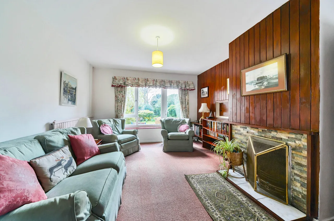 Ambleside Road, Lightwater, Surrey, GU18 5TA, photo 3