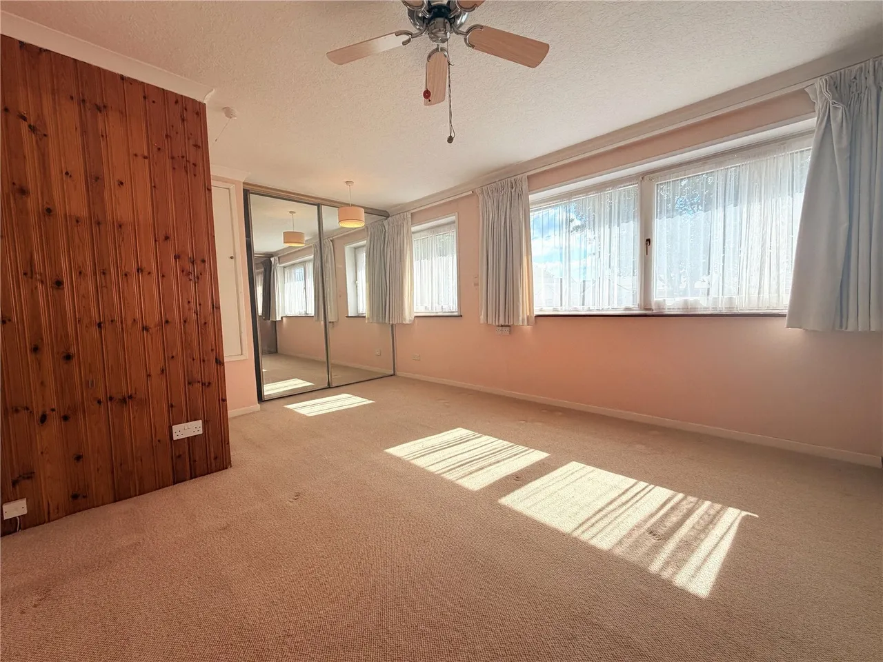 Dering Crescent, Leigh-on-Sea, Essex, SS9, photo 9